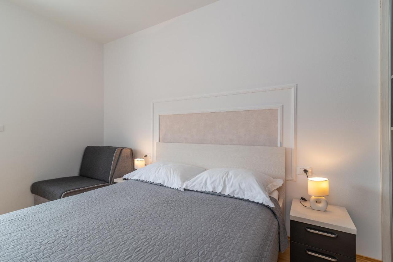 Apartman Lorena Trogir Exterior foto